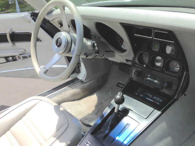 1977 Corvette White With Smoke Gray Interior 350 Ci 300 Hp