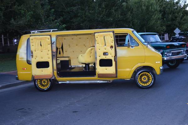 custom show vans