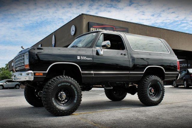 dodge ramcharger lifted