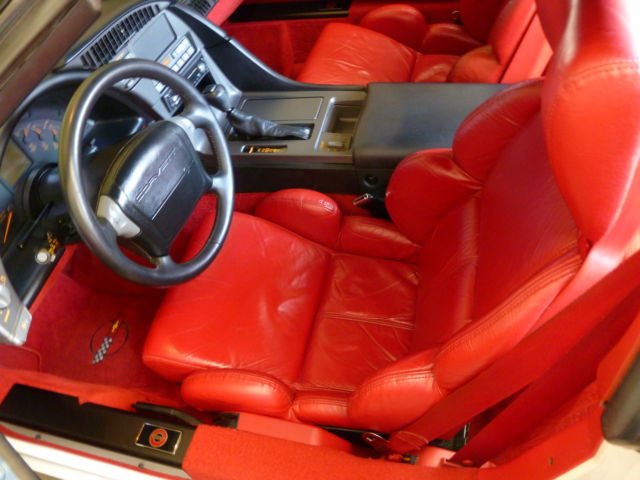 1990 Chevrolet Corvette C4 Coupe 5 7 V8 White W Red