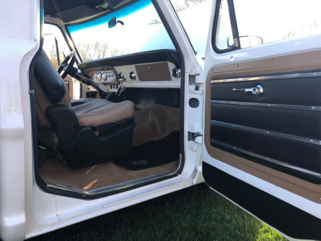 1971 White Ford F-100