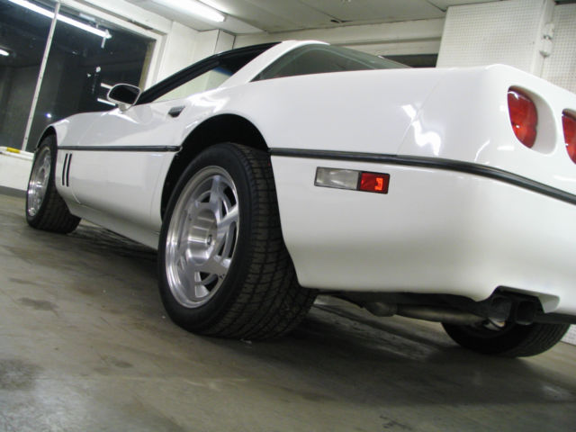 1990 White Chevrolet Corvette