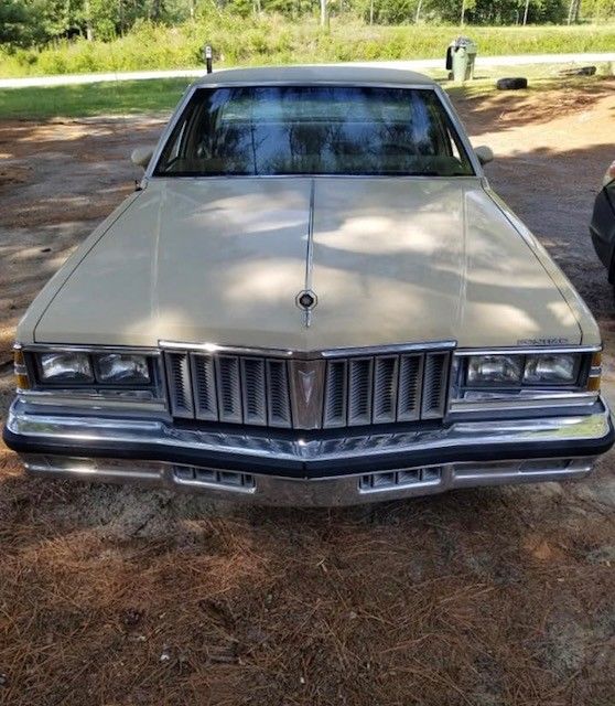 1979 Yellow Pontiac Bonneville Sedan