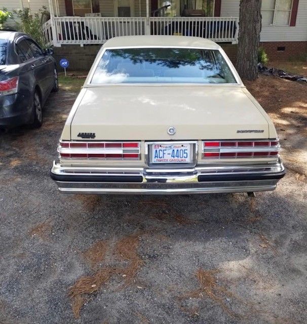 1979 Yellow Pontiac Bonneville Sedan