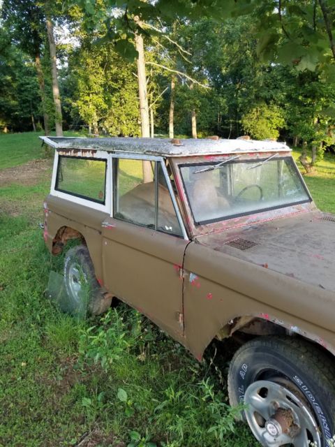 1976 Brown Ford Bronco SUV