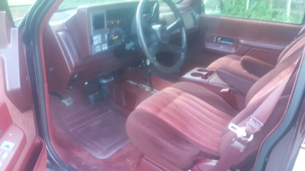 1993 Burgundy GMC Suburban SUV