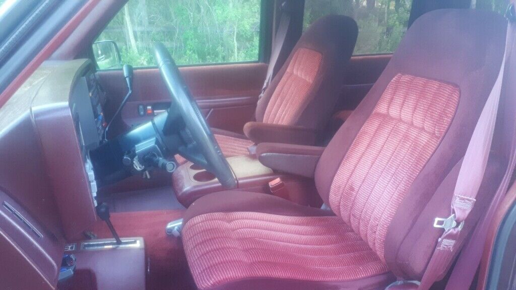1993 Burgundy GMC Suburban SUV