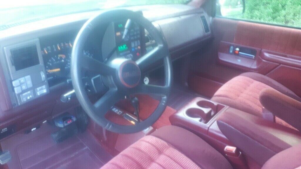 1993 Burgundy GMC Suburban SUV