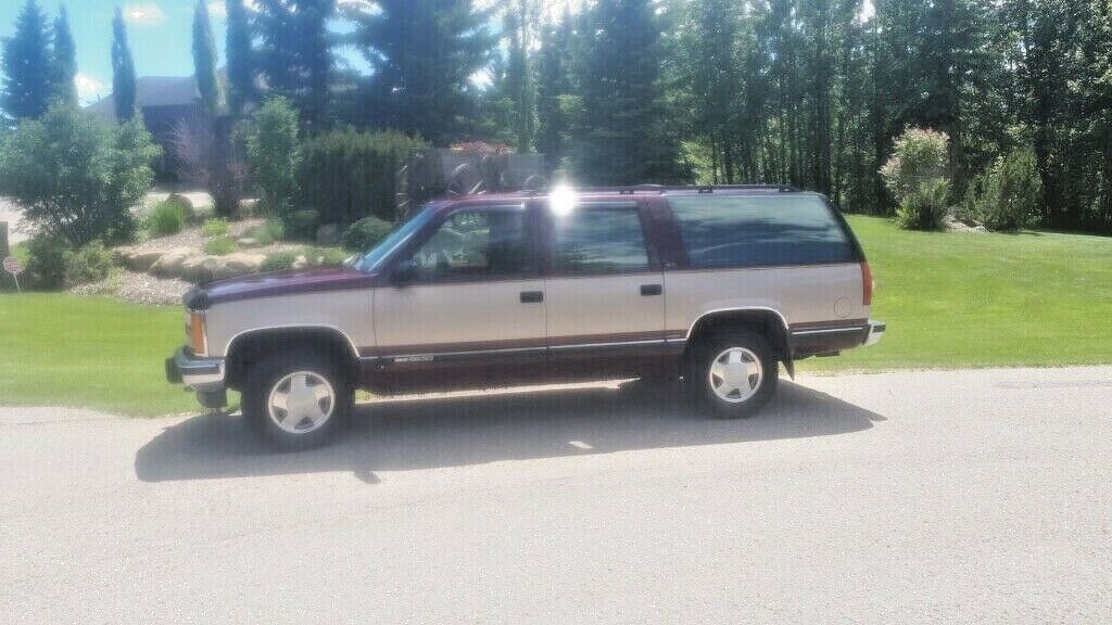1993 Burgundy GMC Suburban SUV