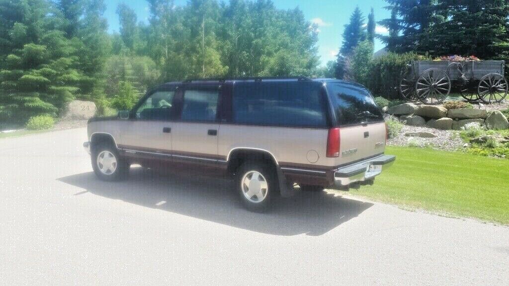 1993 Burgundy GMC Suburban SUV