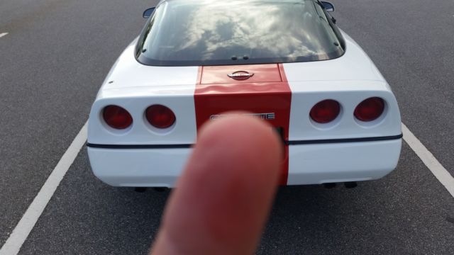 1990 White Chevrolet Corvette Coupe