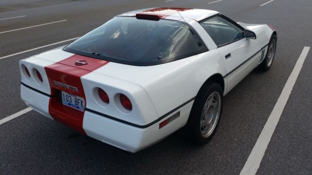 1990 White Chevrolet Corvette Coupe