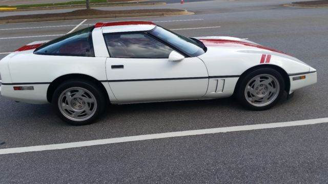 1990 White Chevrolet Corvette Coupe