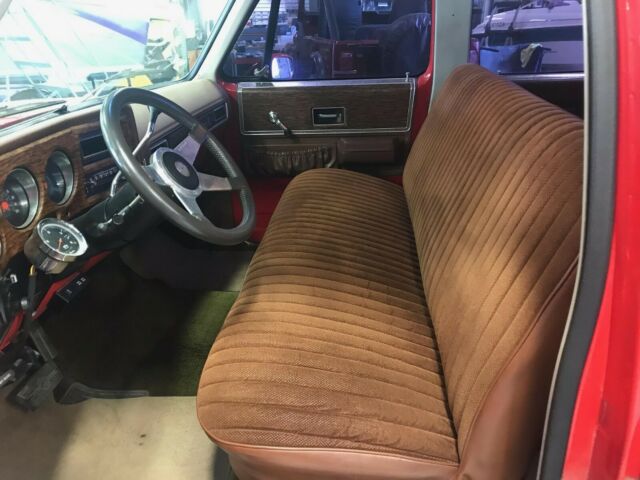 1976 RED Chevrolet C-10 SUV