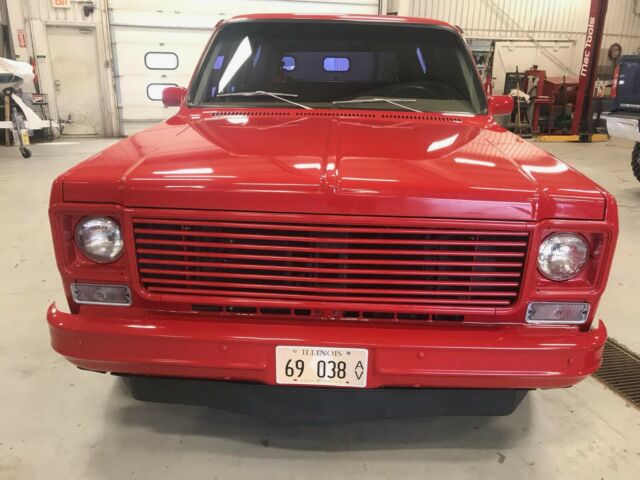 1976 RED Chevrolet C-10 SUV