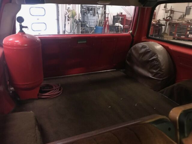 1976 RED Chevrolet C-10 SUV