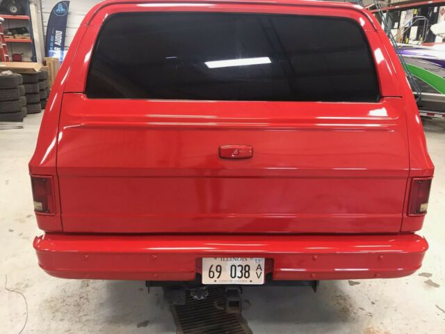 1976 RED Chevrolet C-10 SUV