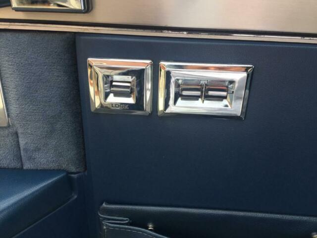 1985 Blue/Grey Chevrolet C-10 Standard Cab Pickup