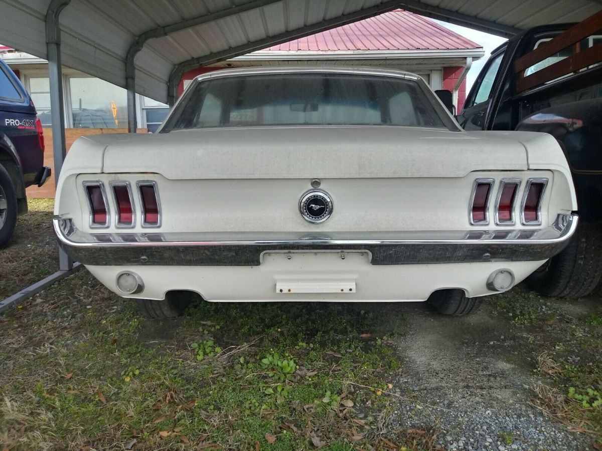 1968 Wimbledon White/ Cream Ford Mustang Coupe
