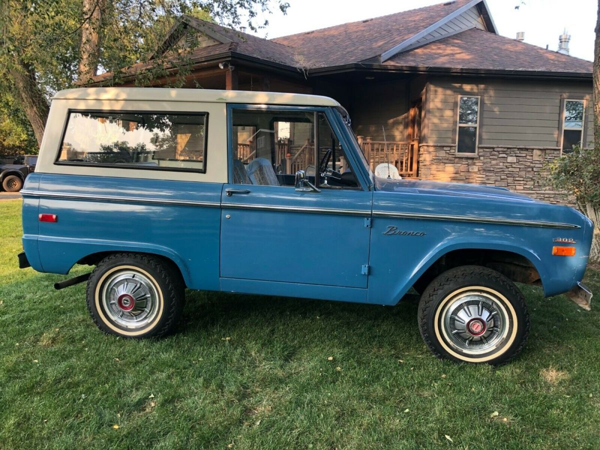 1970 Blue Ford Bronco SUV