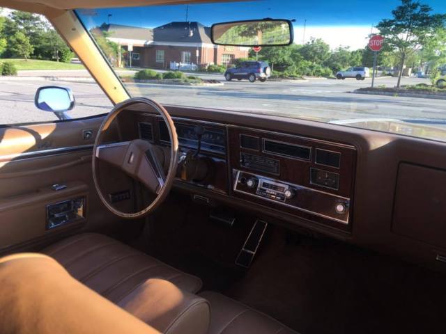 1977 Gold Oldsmobile Eighty-Eight Sedan