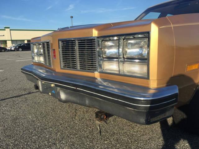 1977 Gold Oldsmobile Eighty-Eight Sedan