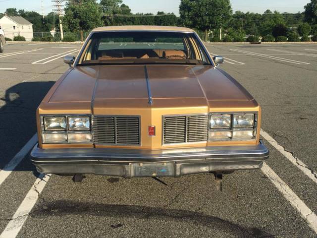 1977 Gold Oldsmobile Eighty-Eight Sedan