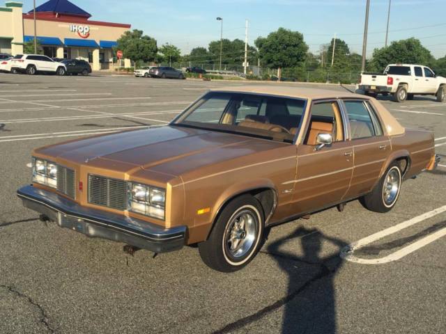 1977 Gold Oldsmobile Eighty-Eight Sedan