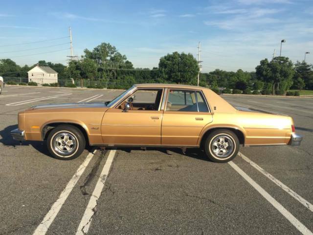 1977 Gold Oldsmobile Eighty-Eight Sedan