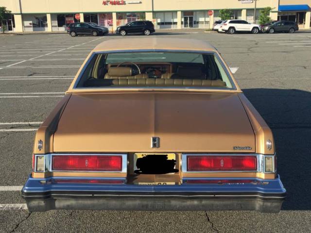 1977 Gold Oldsmobile Eighty-Eight Sedan