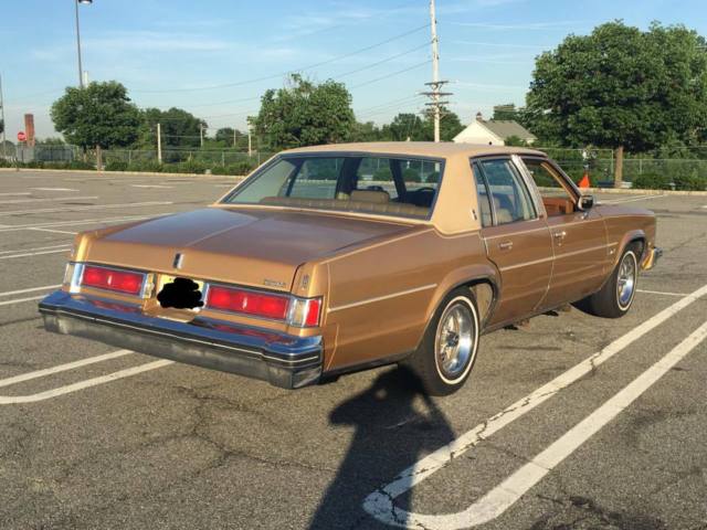 1977 Gold Oldsmobile Eighty-Eight Sedan