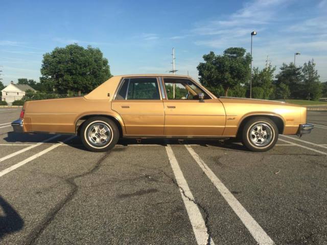1977 Gold Oldsmobile Eighty-Eight Sedan