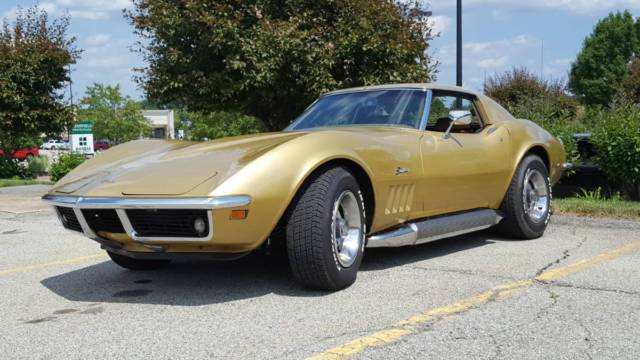 1969 Riverside Gold Metallic Chevrolet Corvette Coupe