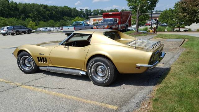 1969 Riverside Gold Metallic Chevrolet Corvette Coupe