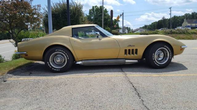 1969 Riverside Gold Metallic Chevrolet Corvette Coupe