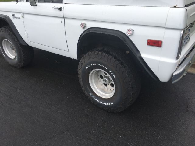 1974 White Ford Bronco SUV