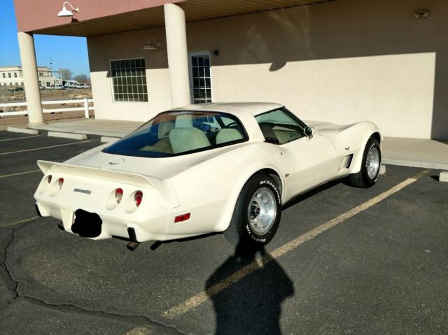 1979 Cream Chevrolet Corvette Coupe