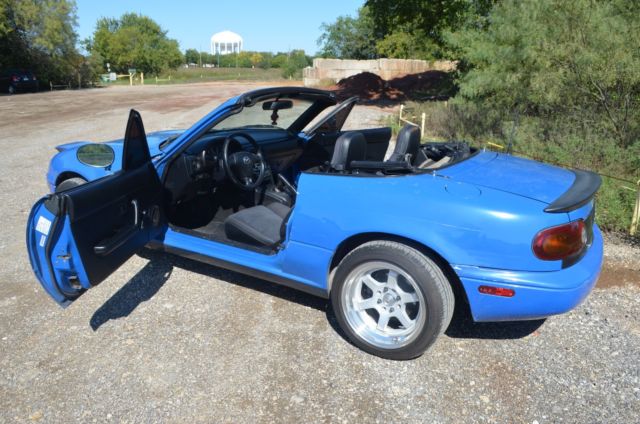 1990 Blue Mazda MX-5 Miata Convertible