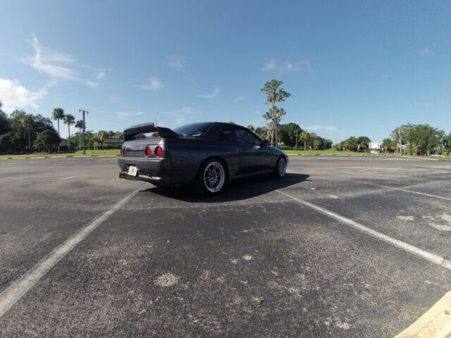 1990 Gray Nissan GT-R Coupe