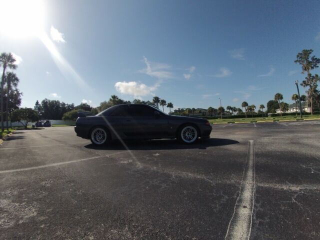 1990 Gray Nissan GT-R Coupe