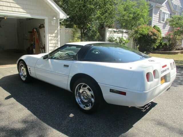1992 White Chevrolet Corvette Coupe