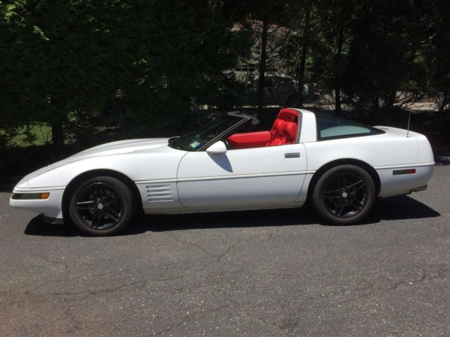 1993 White Chevrolet Corvette Coupe