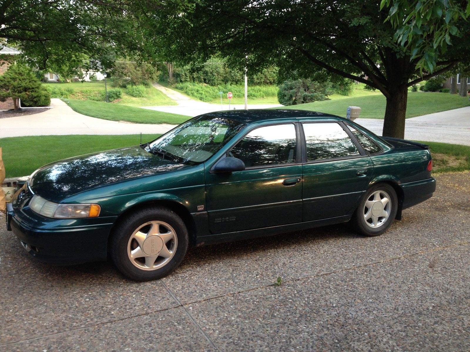 1994 Green Ford Taurus Sedan