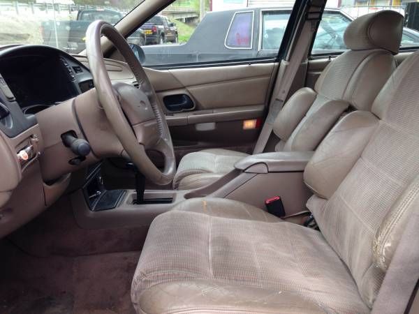 1994 Green Ford Taurus Sedan