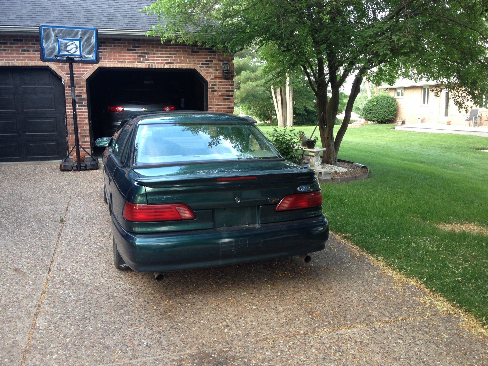 1994 Green Ford Taurus Sedan