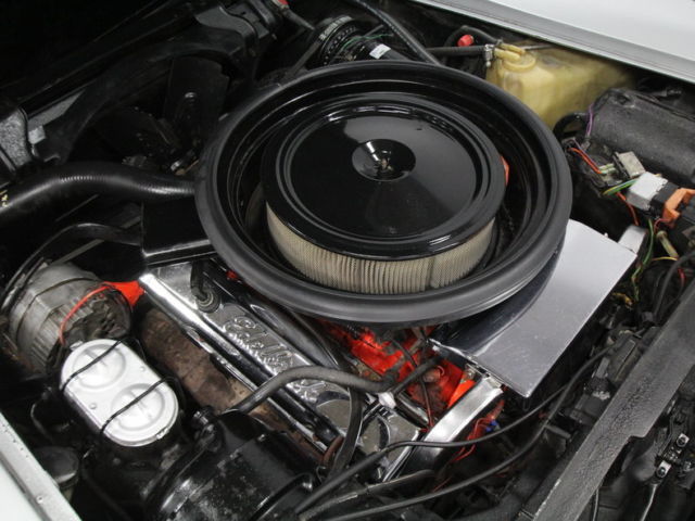 1975 Silver Chevrolet Corvette Coupe