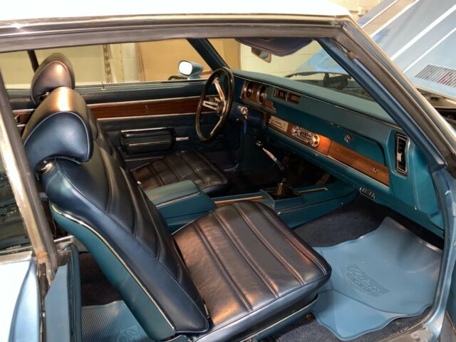 1971 Silver Oldsmobile Cutlass Coupe