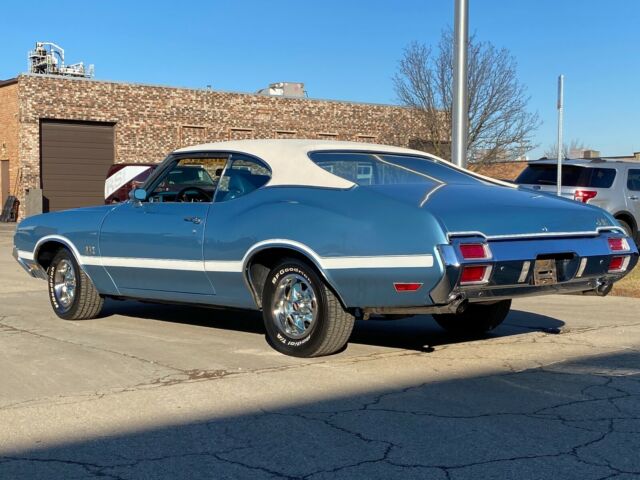 1971 Silver Oldsmobile Cutlass Coupe