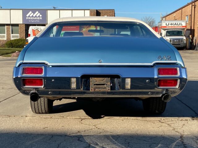 1971 Silver Oldsmobile Cutlass Coupe