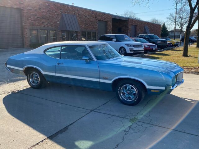1971 Silver Oldsmobile Cutlass Coupe